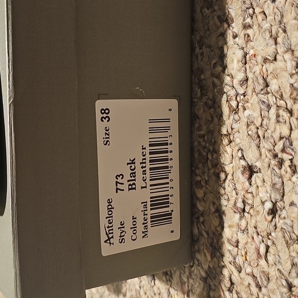 Brand New Antelope leather booties...size 38 - Picture 10 of 10